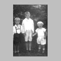 022-0442 Die Kinder der Familie Adolf und Gertrud Was-selowski. Von links Ulrich, Siegfried und Armin.jpg